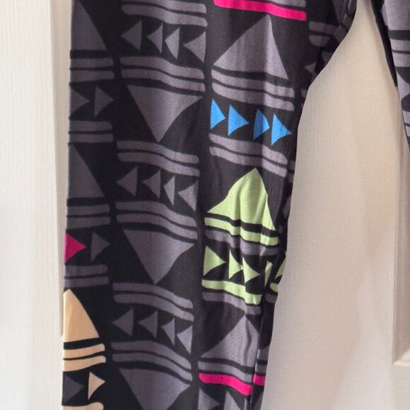 Lularoe Black Geometric Print Leggings TC Tall and Curvy New in Package - Picture 8 of 10